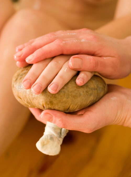 Ayurvedic massage with Sonja -  Kizhili – herbal bag or Pinda Sveda
