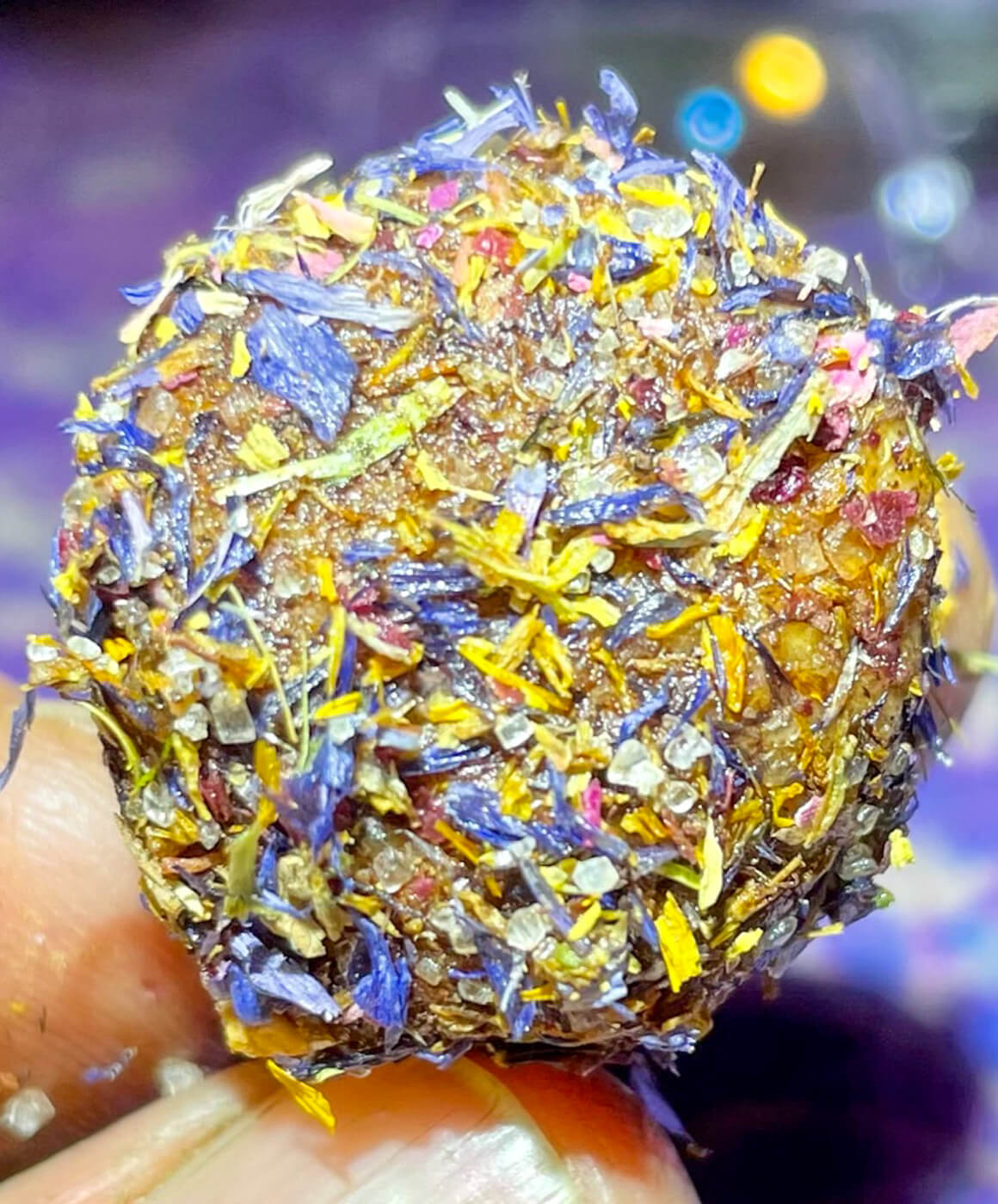 Sonja energy ball with edible flowers